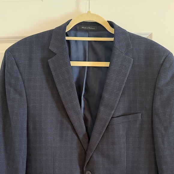 Van Heusen Other - Van Heusen Flex Slim Fit 42R Navy Blue Plaid Blazer